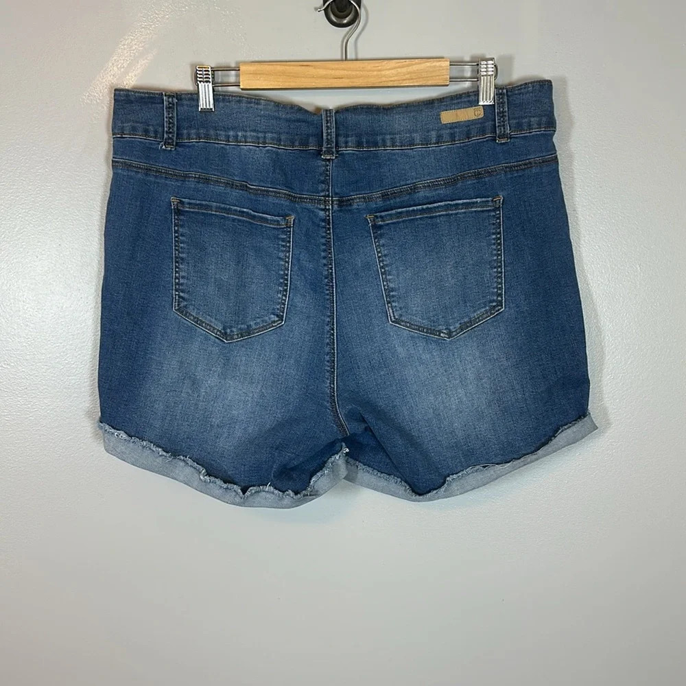 True Craft Distressed Denim Shorts Women’s Size 20 - Picture 2 of 9
